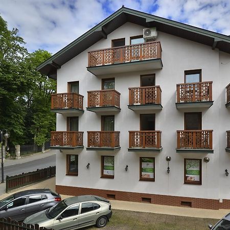 Hôtel Sanatorium Zbyszko à Busko-Zdrój Extérieur photo